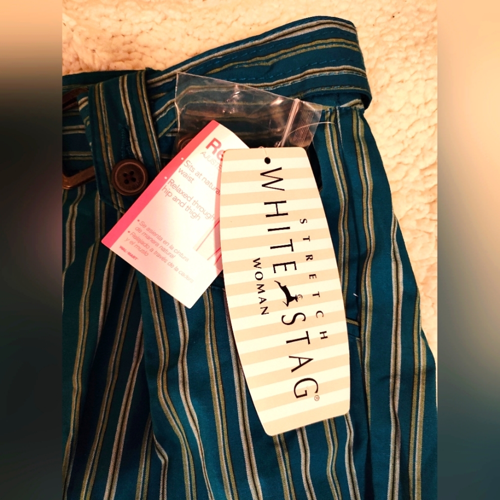 Capri Pants - Picture 3 of 4